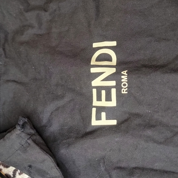 Beautiful pre-owned authentic Fendi bag - Picture 15 of 15